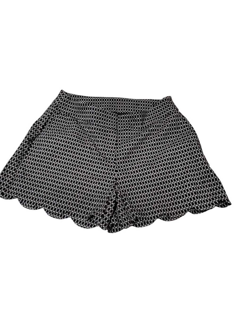 Scalloped Hem Geometric Patterned Shorts Attire New York Black White Size 4